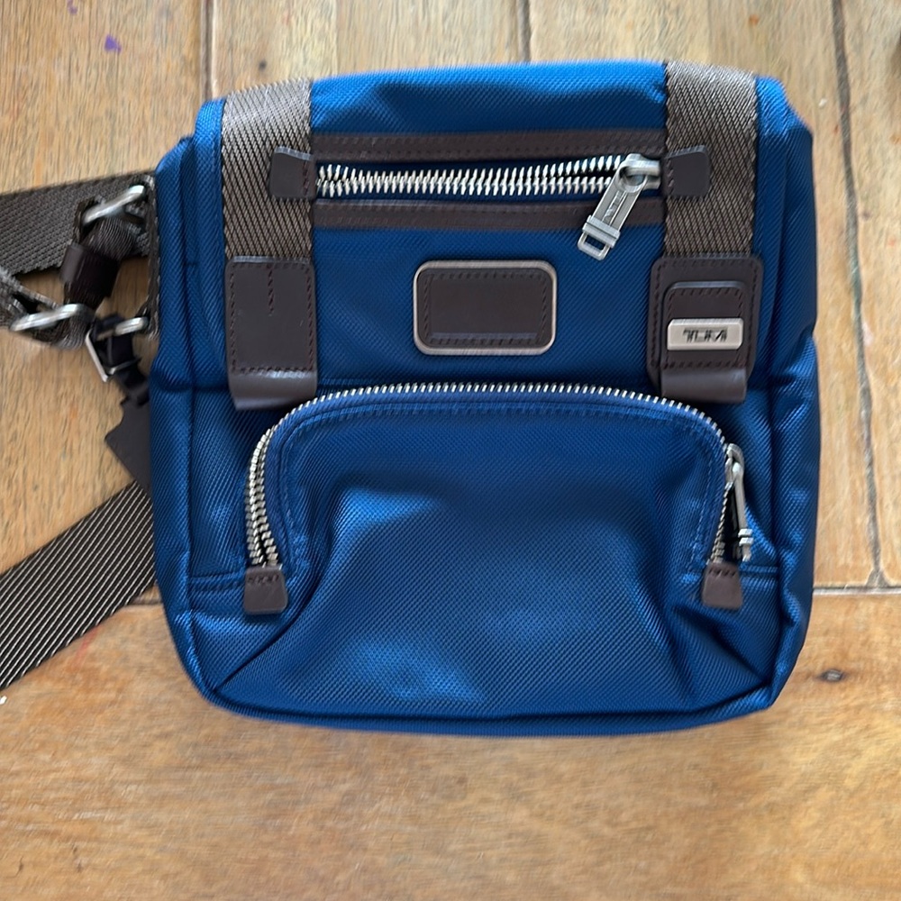 Tumi Alpha Bravo Barstow Crossbody Sling NWOT nylon